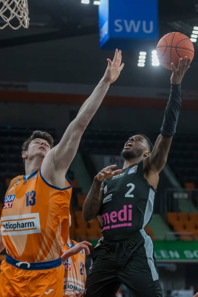 虽然教练的 虽然教练的